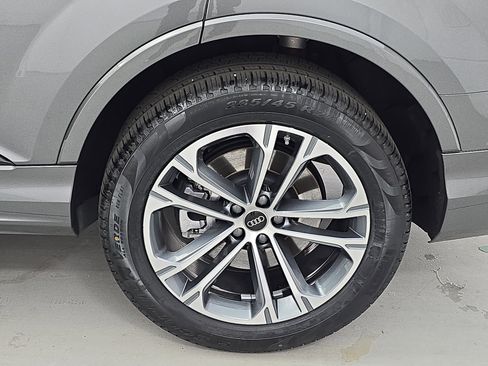 Used 2025 Audi Q7 Premium w/ Convenience Plus Package image 36