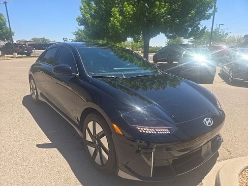 Used 2024 Hyundai Ioniq 6 SE RWD image 2