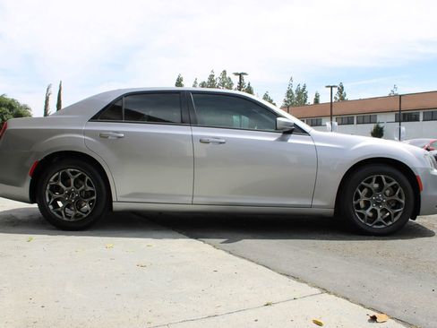Used 2018 Chrysler 300 S image 26
