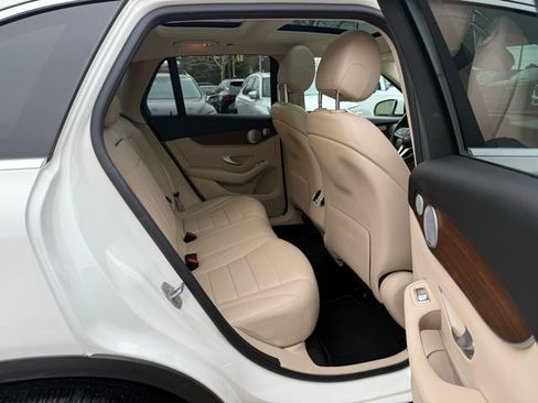 Used 2021 Mercedes-Benz GLC 300 4MATIC image 29