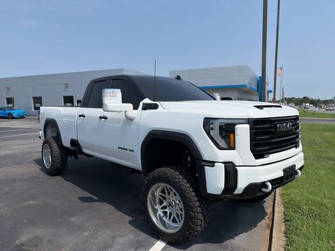Used 2026 GMC Sierra 2500 Pro AWD/4WD image 4