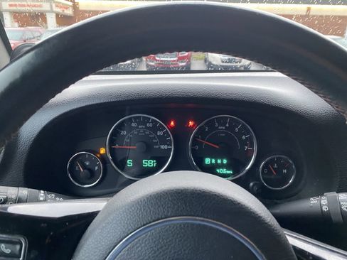 Used 2012 Jeep Wrangler Unlimited Sahara image 13