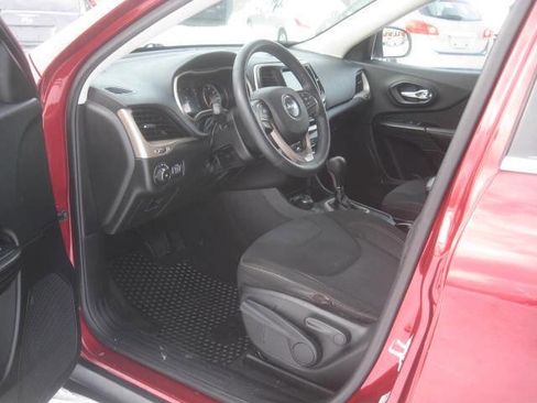 Used 2015 Jeep Cherokee Latitude w/ Cold Weather Group image 16