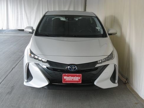 Certified 2022 Toyota Prius Prime LE image 3