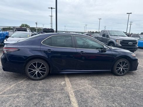 Used 2022 Toyota Camry SE FWD image 8
