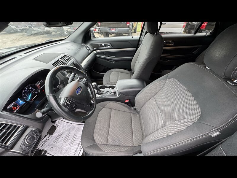 Used 2018 Ford Explorer XLT w/ Equipment Group 201A AWD/4WD image 9
