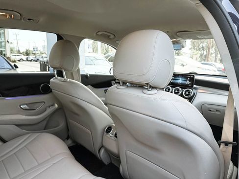 Used 2020 Mercedes-Benz GLC 300 4MATIC w/ Premium Package image 28