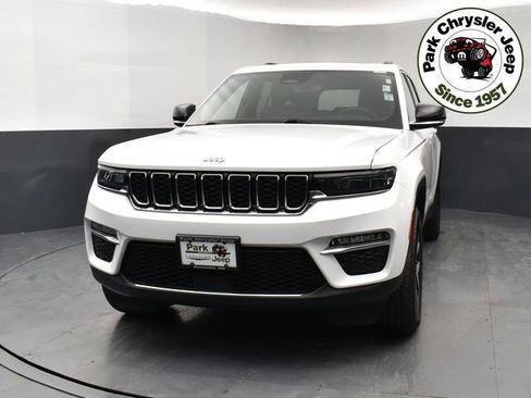 Used 2024 Jeep Grand Cherokee Limited image 2