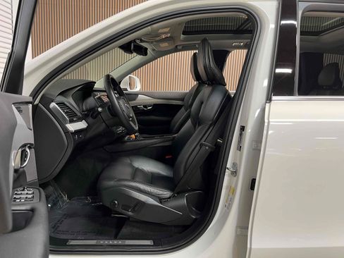 Used 2022 Volvo XC90 T5 Momentum AWD/4WD image 4