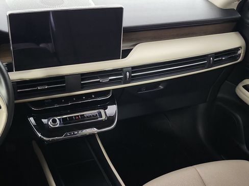 Certified 2025 Lincoln Corsair Grand Touring AWD/4WD image 13