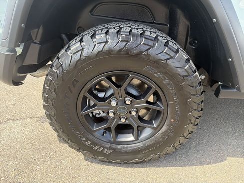 Used 2024 Jeep Wrangler Unlimited AWD/4WD image 33