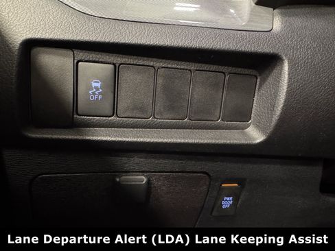 Used 2019 Toyota Sienna SE image 11