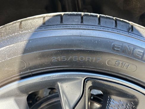 Used 2022 Chevrolet Bolt EUV Premier w/ Launch Edition image 33