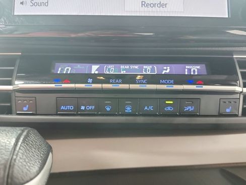 Used 2021 Toyota Sienna XLE FWD image 33