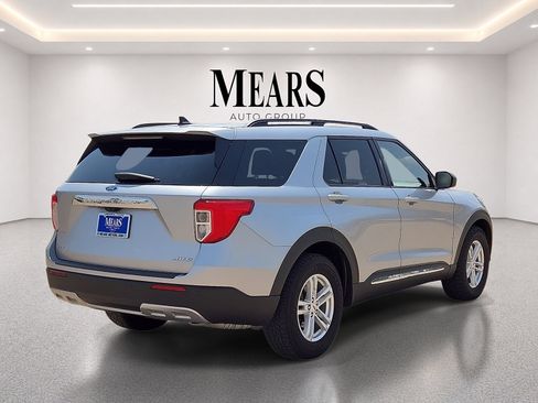 Used 2023 Ford Explorer XLT w/ Equipment Group 202A AWD/4WD image 5