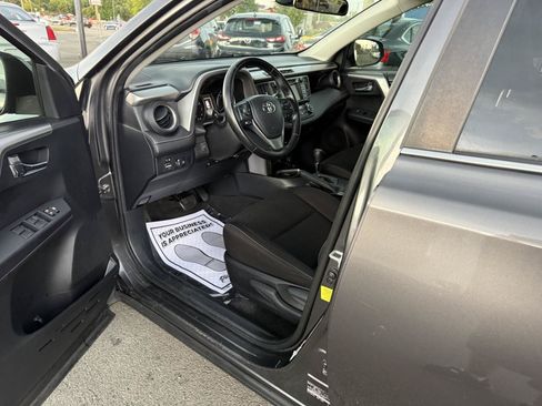 Used 2017 Toyota RAV4 XLE FWD image 7