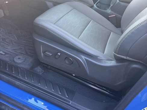 Used 2025 Chevrolet Colorado ZR2 w/ Technology Package AWD/4WD image 10