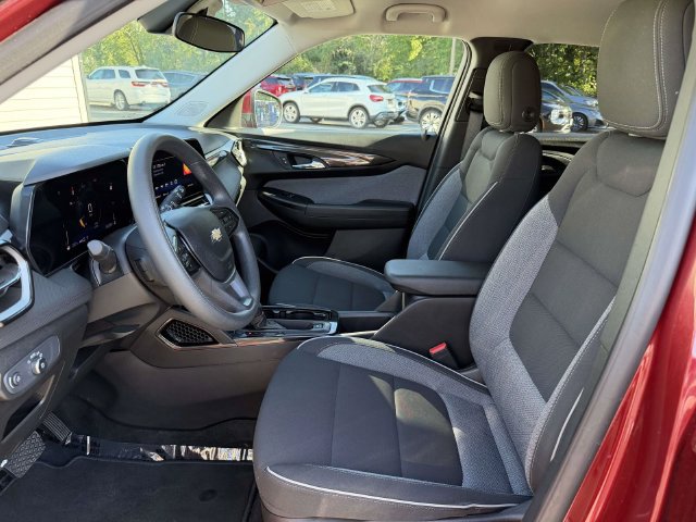Used 2025 Chevrolet TrailBlazer LT AWD/4WD image 16