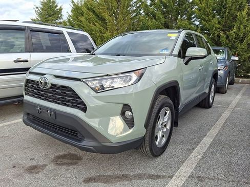 Used 2020 Toyota RAV4 XLE w/ Convenience Package image 3