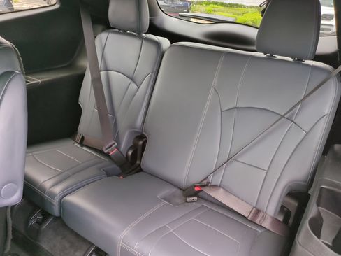 Used 2022 Buick Enclave Premium AWD/4WD image 17