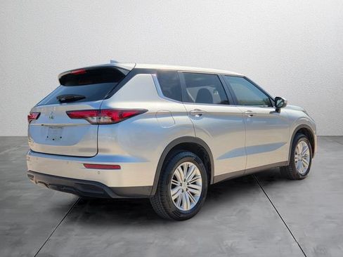 Used 2024 Mitsubishi Outlander ES FWD image 4