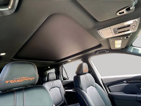 Used 2025 Honda Pilot TrailSport image 13