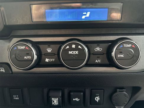 Used 2021 Toyota Tacoma TRD Off-Road AWD/4WD image 19