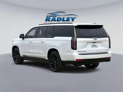 Used 2023 Cadillac Escalade ESV Sport w/ LPO, ONYX Package image 4