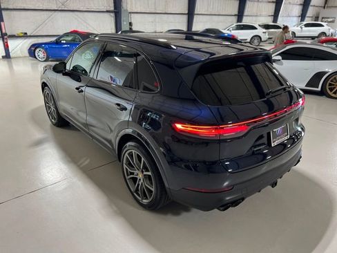 Used 2023 Porsche Cayenne Platinum Edition image 63