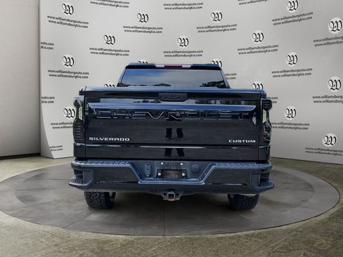 Used 2022 Chevrolet Silverado 1500 Custom AWD/4WD image 4