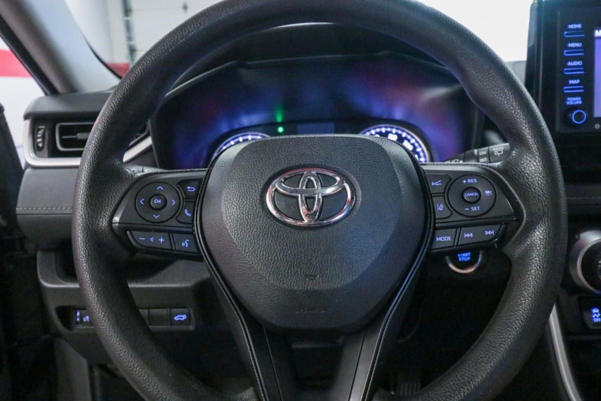 Used 2022 Toyota RAV4 XLE w/ Convenience Package FWD image 22