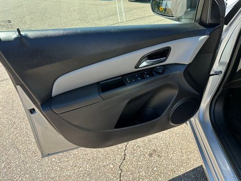 Used 2015 Chevrolet Cruze LS image 9