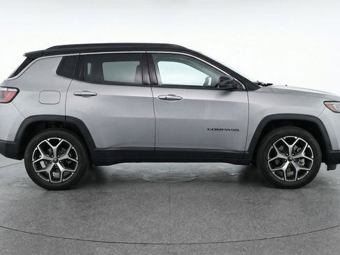 Used 2025 Jeep Compass Limited AWD/4WD image 11