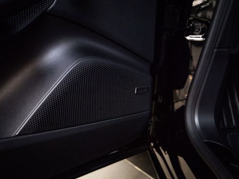 Certified 2025 Porsche Macan Turbo Electric image 22