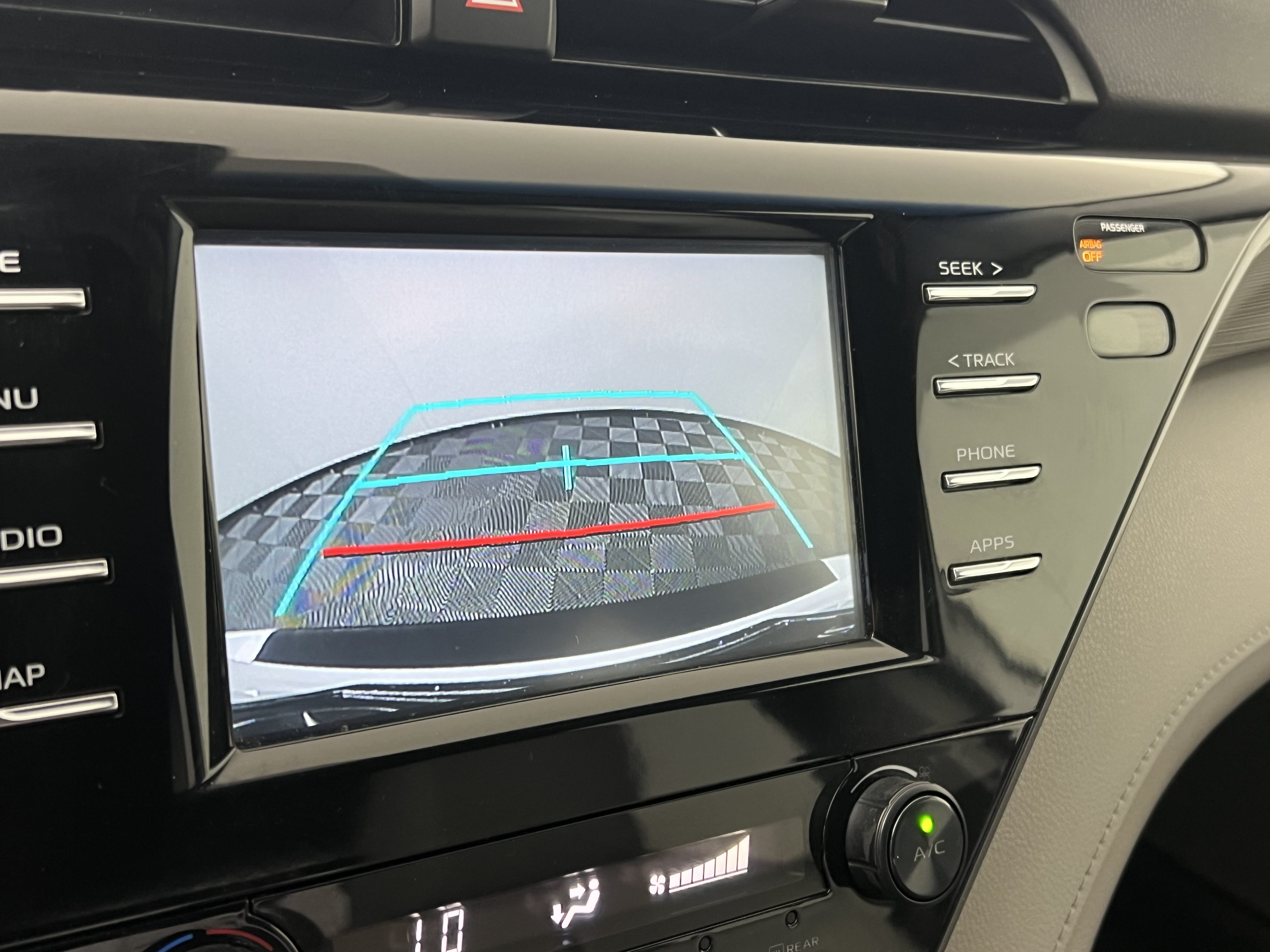 Used 2019 Toyota Camry SE FWD image 29