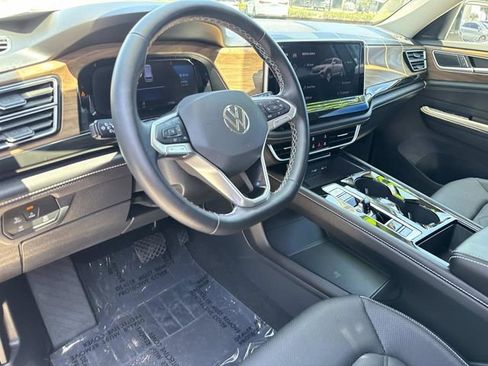 Used 2025 Volkswagen Atlas SE FWD image 22