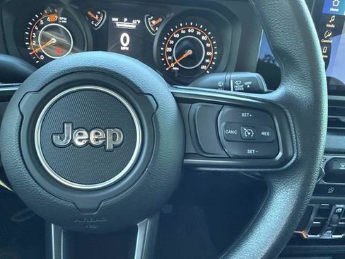 Used 2025 Jeep Wrangler Sport image 17