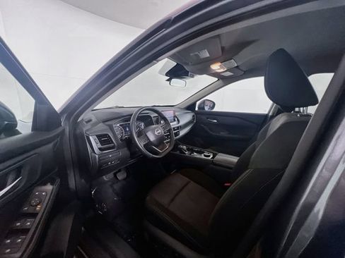 Used 2025 Nissan Rogue SV AWD/4WD image 16