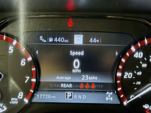 Used 2024 Nissan Titan PRO-4X w/ Pro-4x Convenience Package image 15