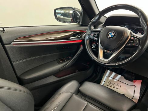Used 2019 BMW 530i xDrive w/ Convenience Package image 11