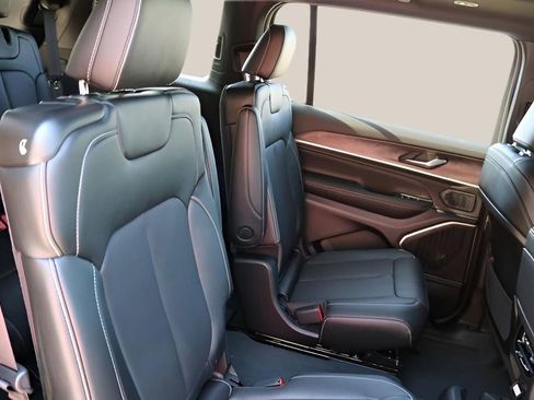 New 2026 Jeep Grand Cherokee L Limited AWD/4WD image 19