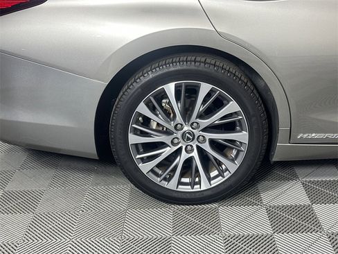 Used 2020 Lexus ES 300h w/ Premium Package image 17