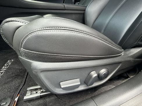 Used 2025 Genesis G70 2.5T RWD image 18