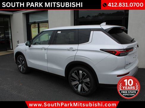 New 2025 Mitsubishi Outlander SE image 6