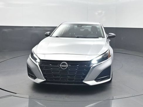 Used 2025 Nissan Altima 2.5 SV FWD image 29