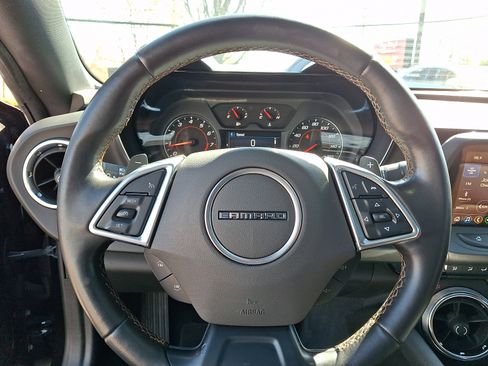 Used 2021 Chevrolet Camaro LT w/ Technology Package RWD image 18