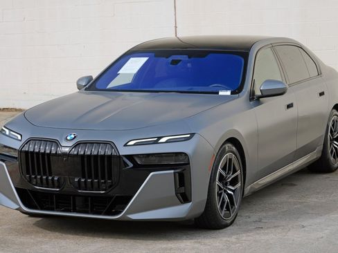 Used 2023 BMW 760i xDrive AWD/4WD image 55