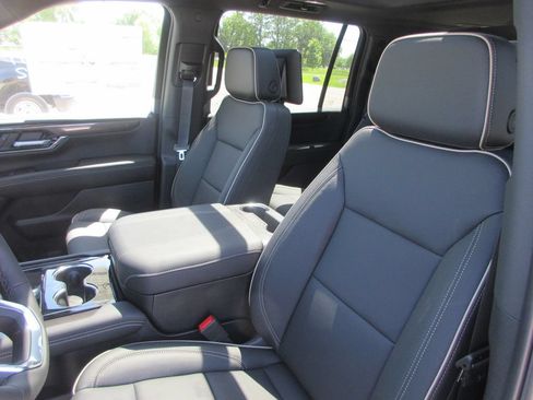 New 2026 GMC Yukon XL Elevation w/ Elevation Premium Package AWD/4WD image 12