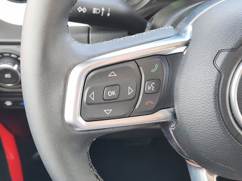 Used 2025 Jeep Wrangler Unlimited Sahara AWD/4WD image 36