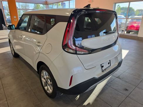 Used 2024 Kia Soul LX w/ Option Group 015 FWD image 11